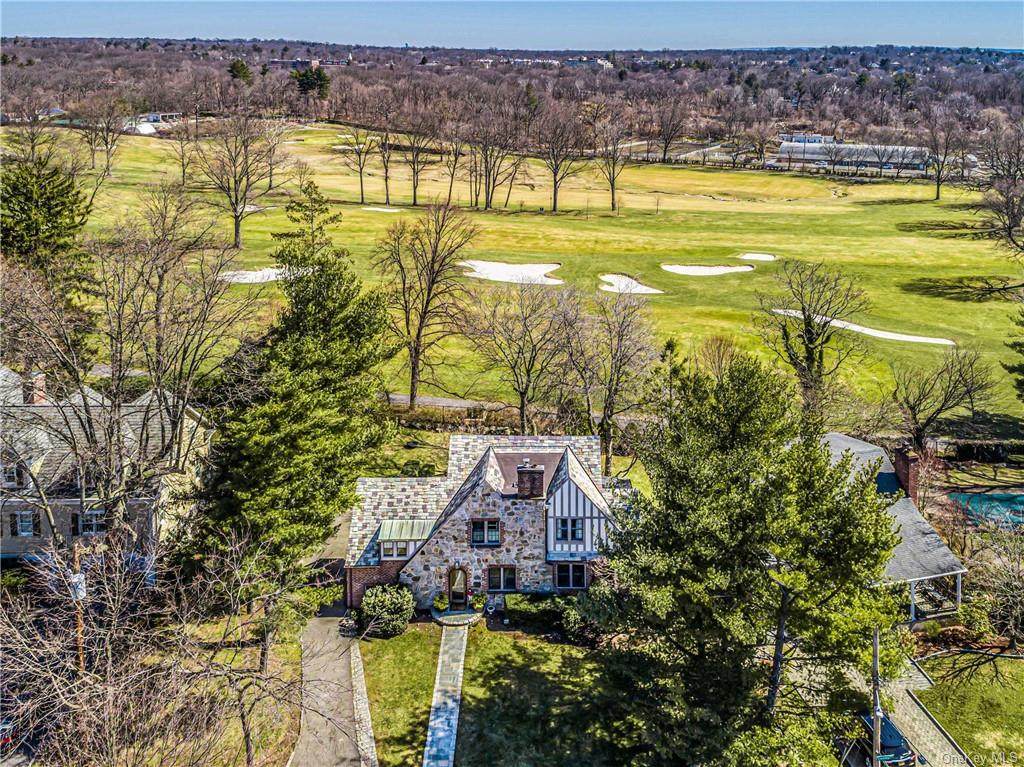 96 Siwanoy Boulevard - Photo 1