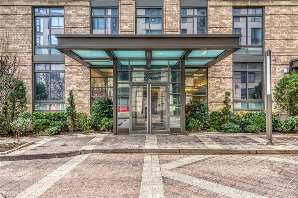25 City Place - Photo 1