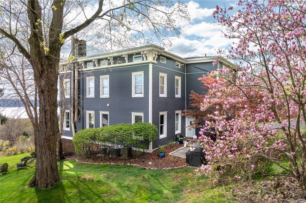211 Tweed Boulevard - Photo 1