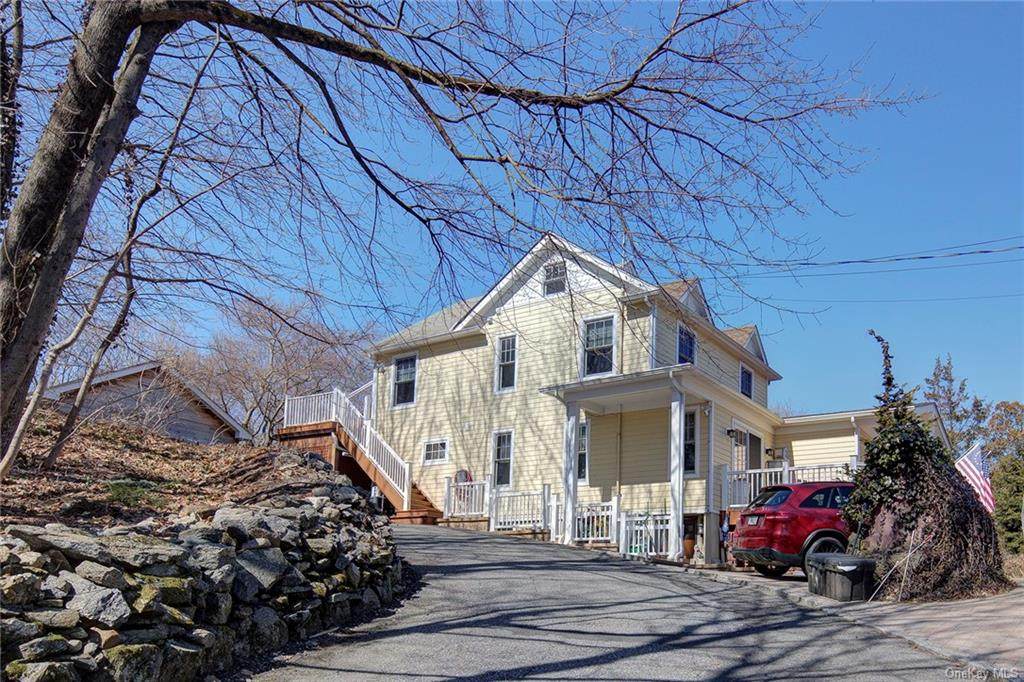 240 Pemberwick Road - Photo 1