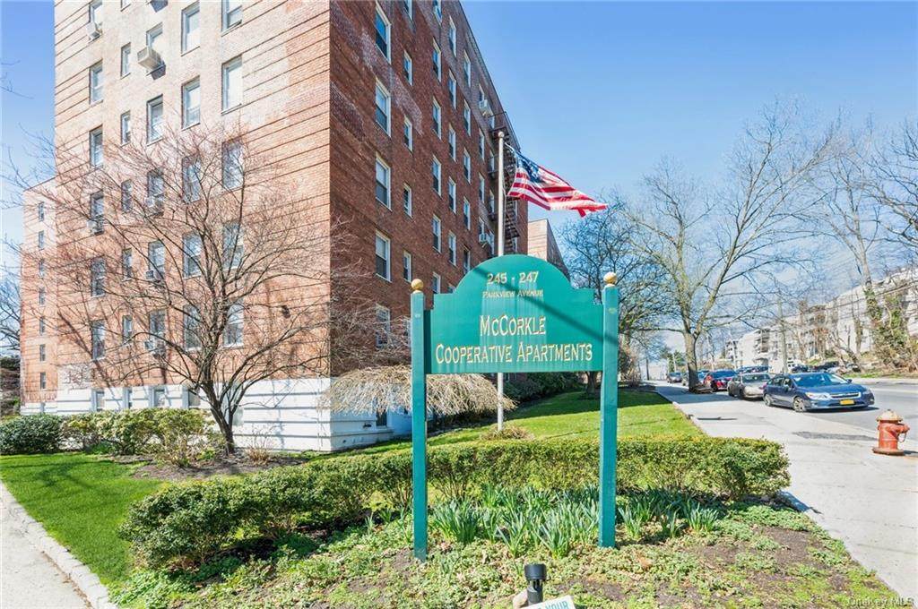 245 Parkview Avenue - Photo 1