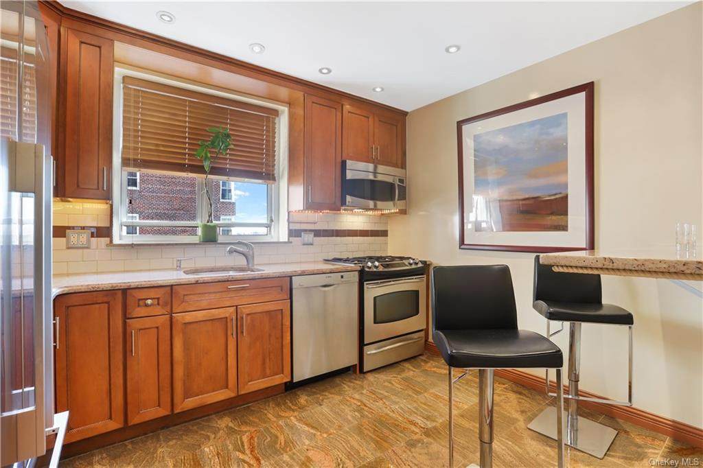 601 Kappock Street - Photo 1