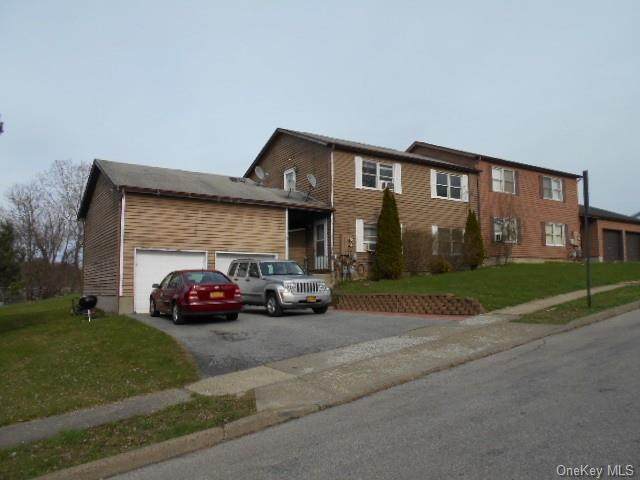 51-52 Williamsburg Drive - Photo 1