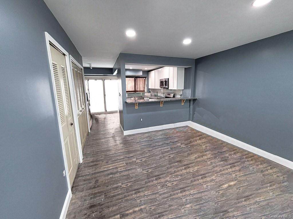 319 Hampton Green - Photo 1