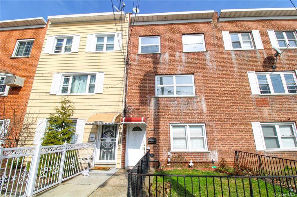 1568 Paulding Avenue - Photo 1