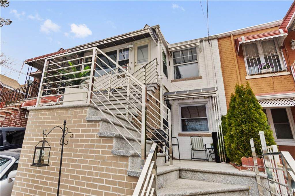 2715 Throop Avenue - Photo 1