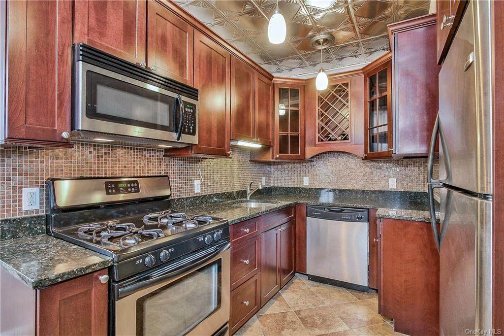 10 Bryant Crescent - Photo 1