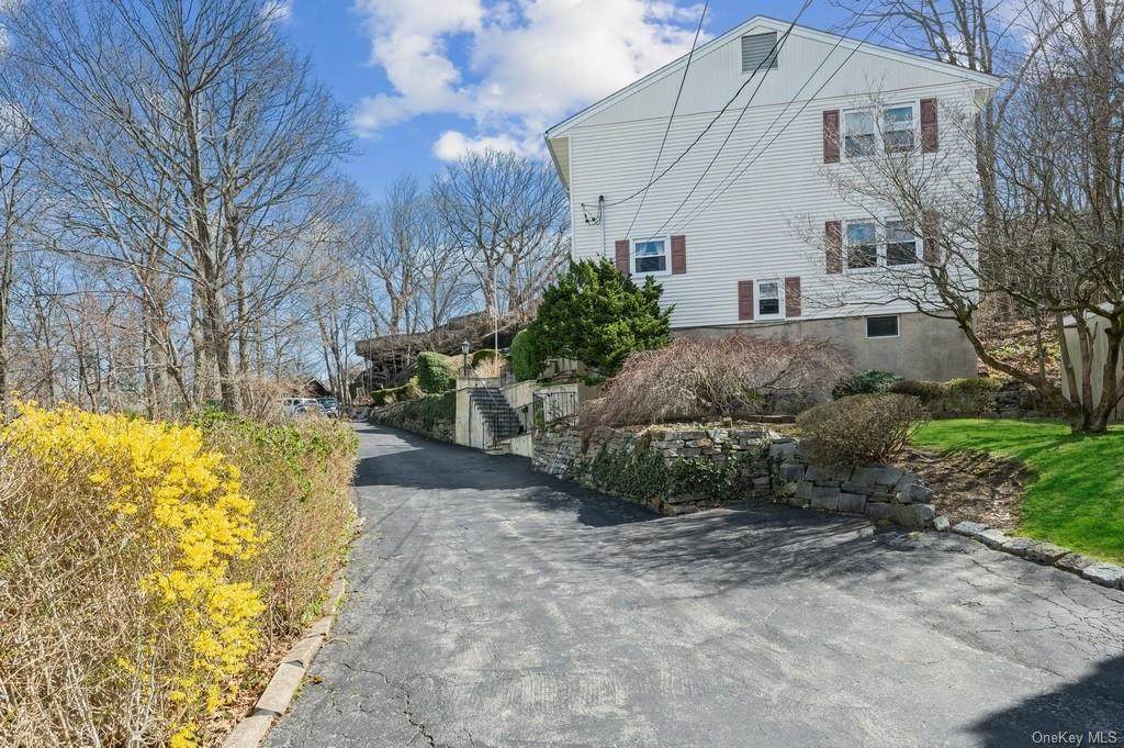 164 (aka 166) Park Hill Avenue - Photo 1