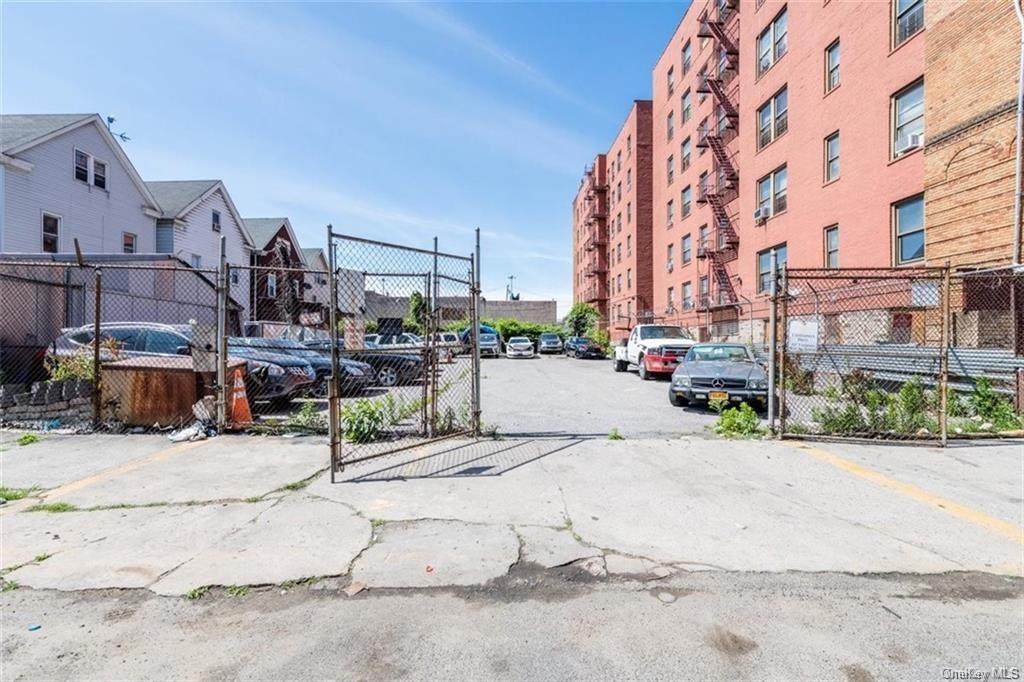 1140 Wyatt Street - Photo 1