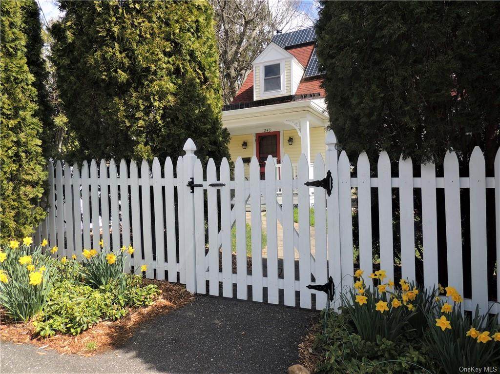 243 Farragut Avenue - Photo 1