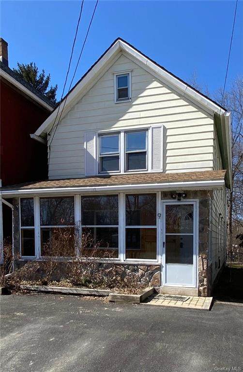 9 Railroad Avenue - Photo 1