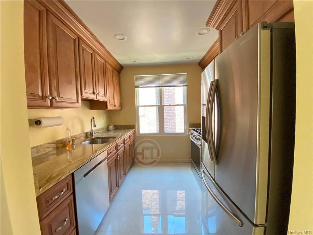 1635 Hobart Avenue - Photo 1