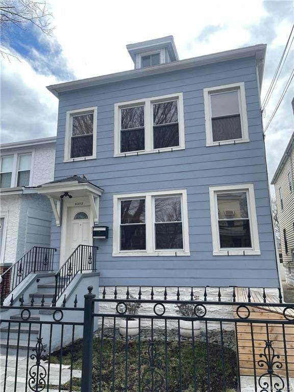 2212 Strang Avenue - Photo 1