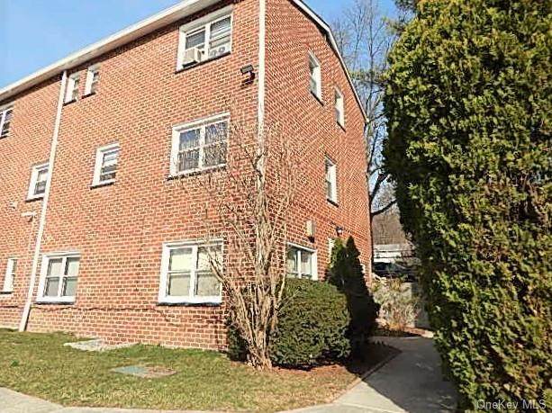 192 Charter Circle - Photo 1