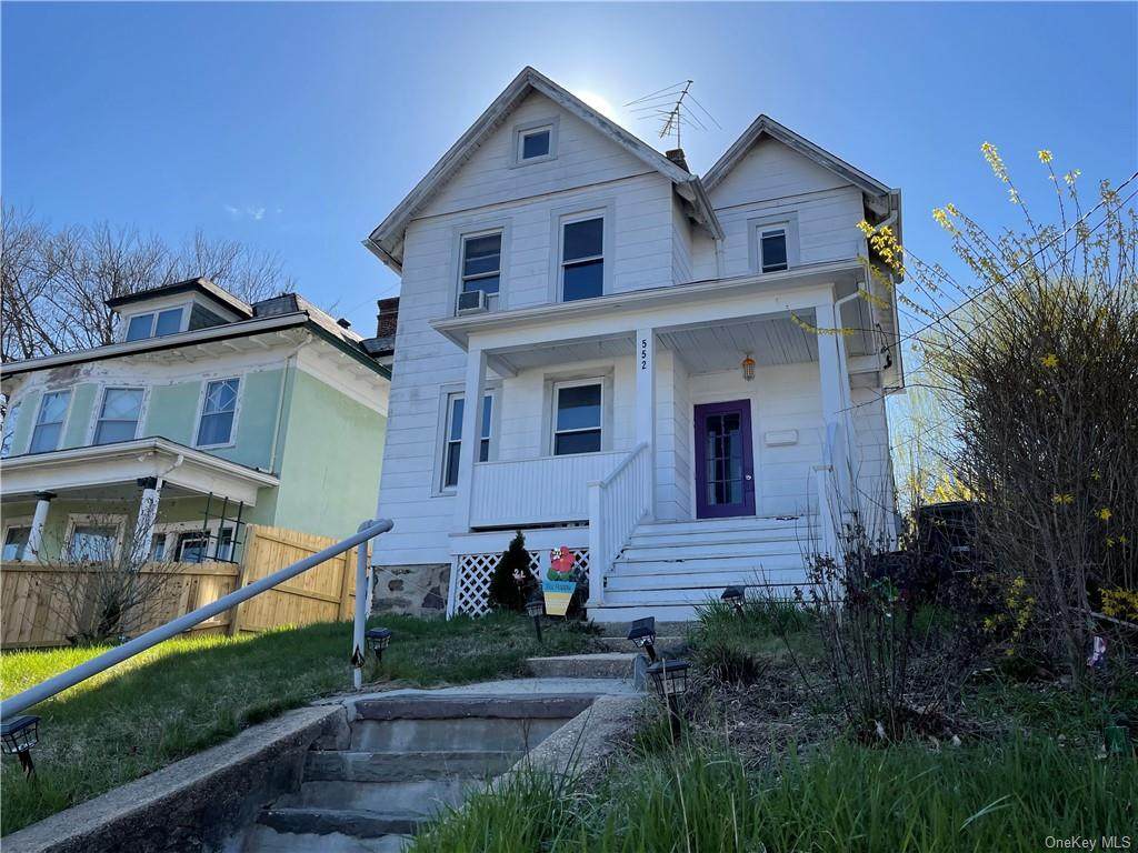 552 Willett Avenue - Photo 1