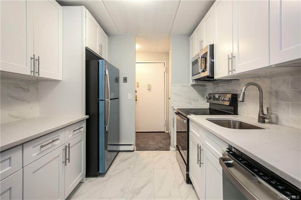 128 Colonial Parkway - Photo 1