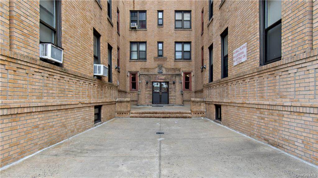 829 Adee Avenue - Photo 1