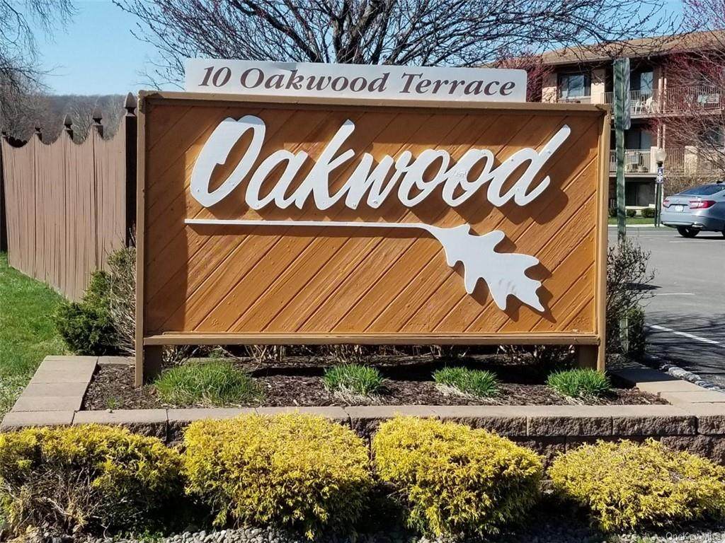 10 Oakwood Terrace - Photo 1