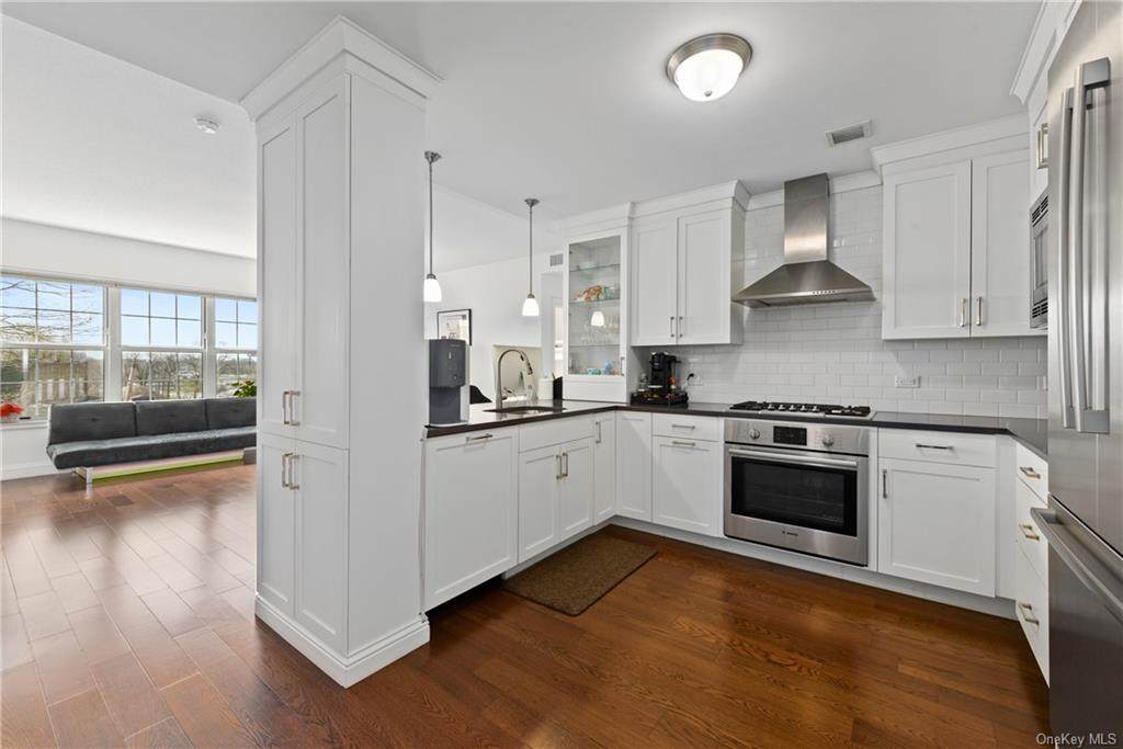 10 Byron Place - Photo 1