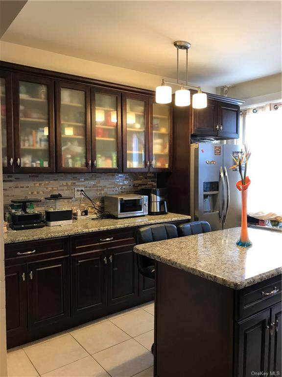 2925 Matthews Avenue - Photo 1