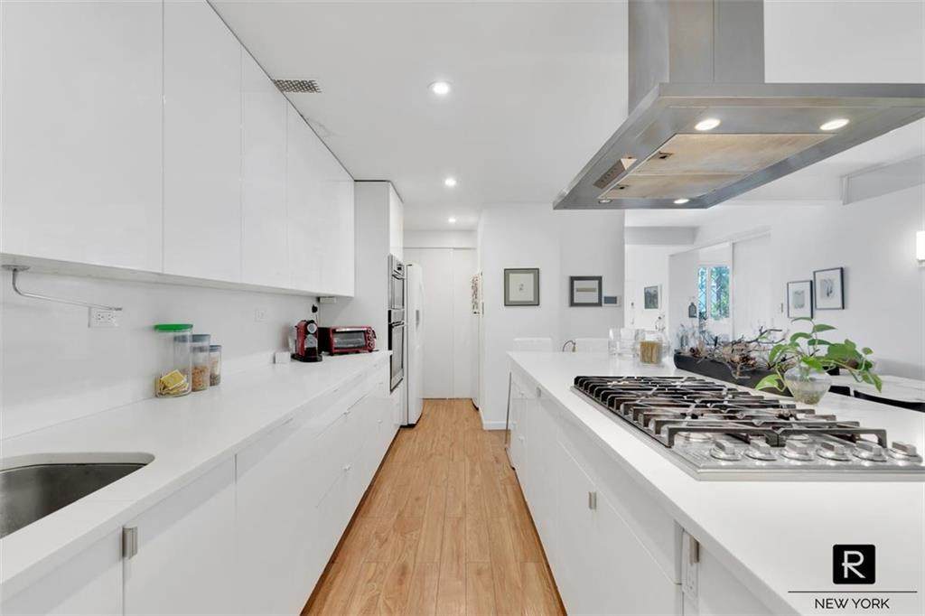 60 Sutton - Photo 1