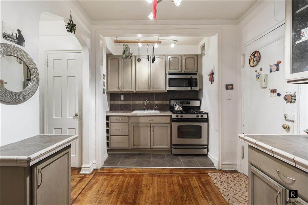 125 Hawthorne Street - Photo 1