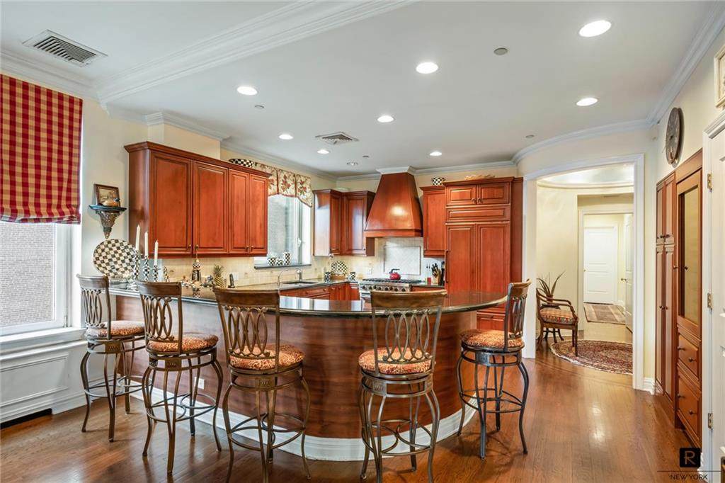 222 Park Avenue - Photo 1