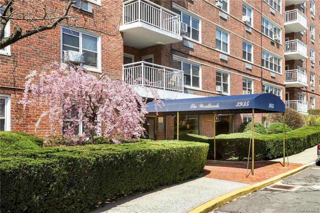 3935 Blackstone Avenue - Photo 1