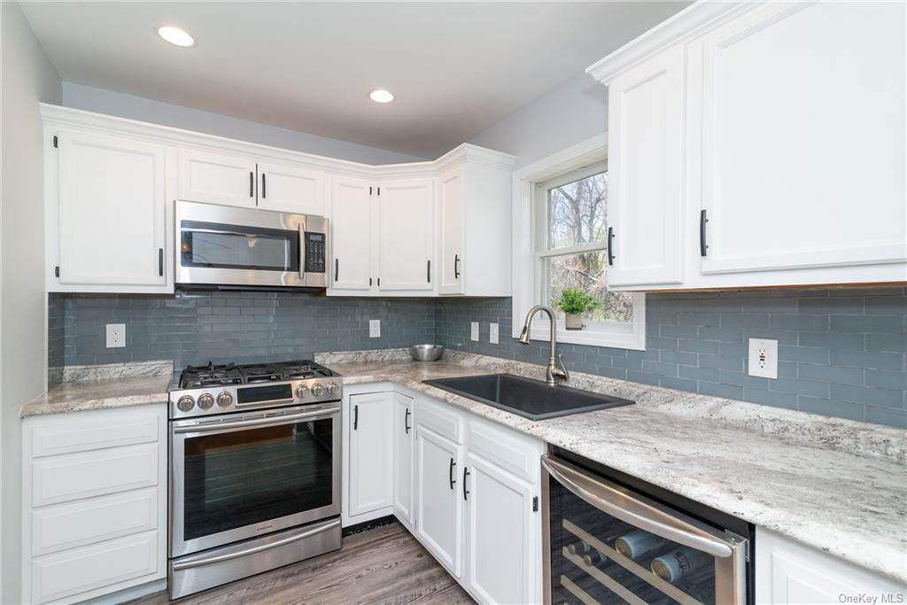 8 Colonial Road - Photo 1