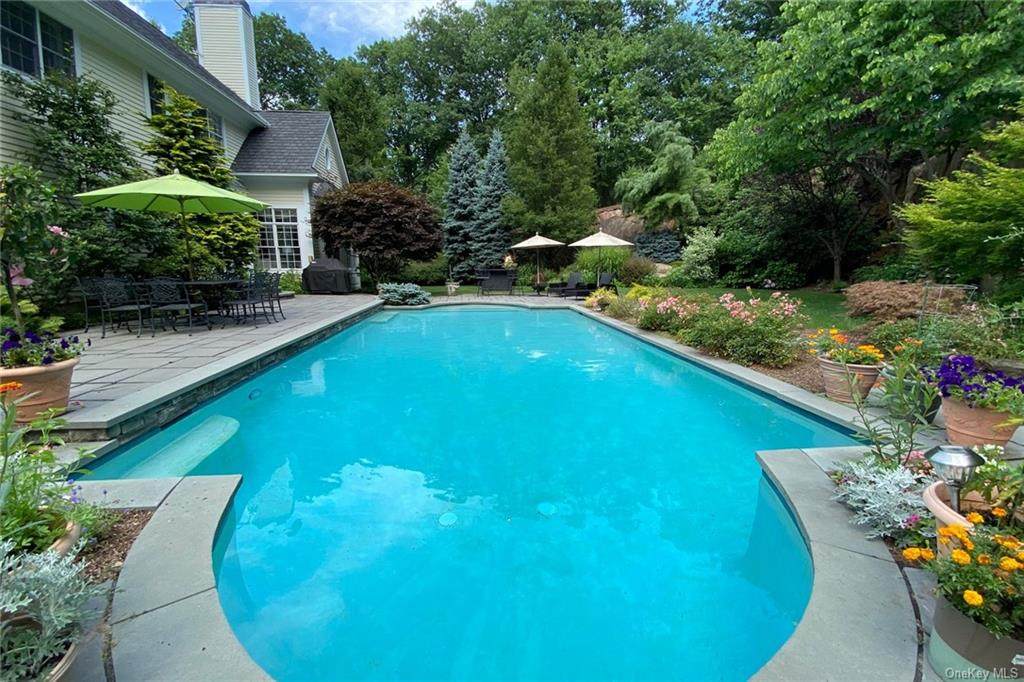 21 Arrowcrest Drive - Photo 1