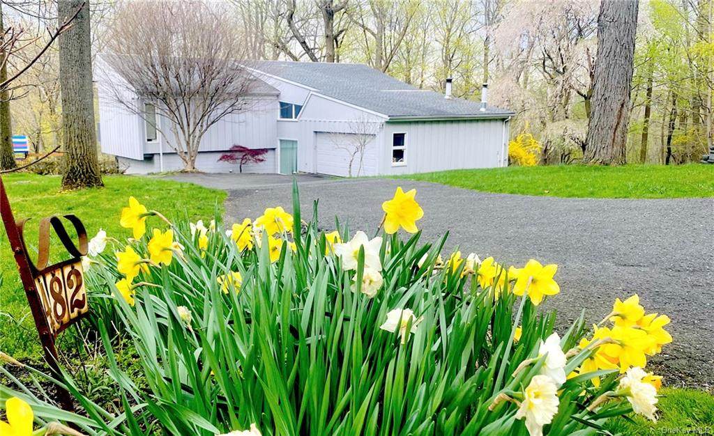 482 Winding Road - Photo 1