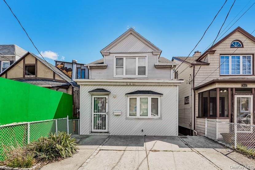 916 Clarence Avenue - Photo 1