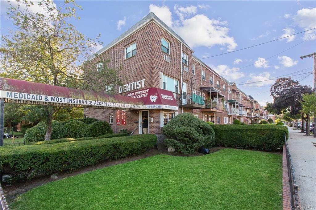 986 Ashford Street - Photo 1