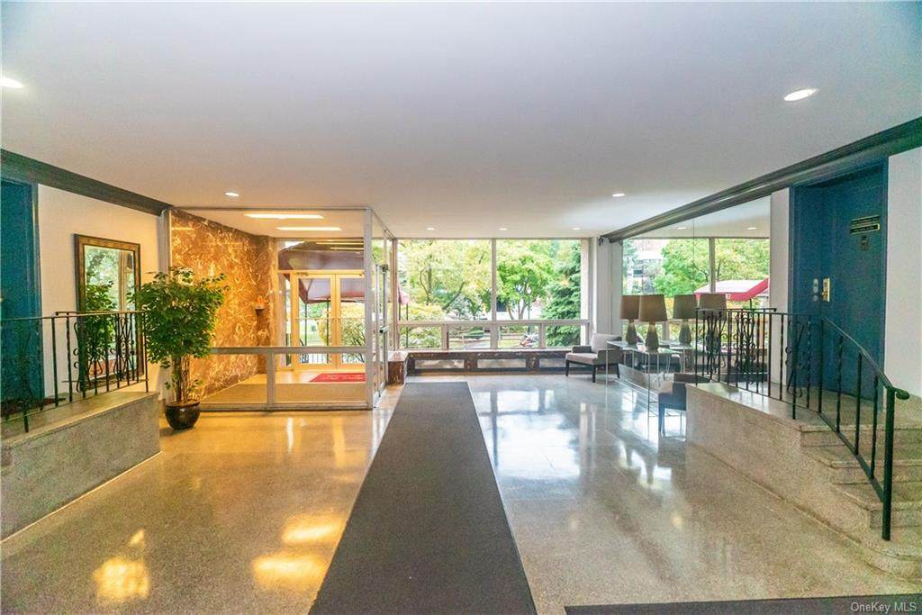 10 Broadway - Photo 1