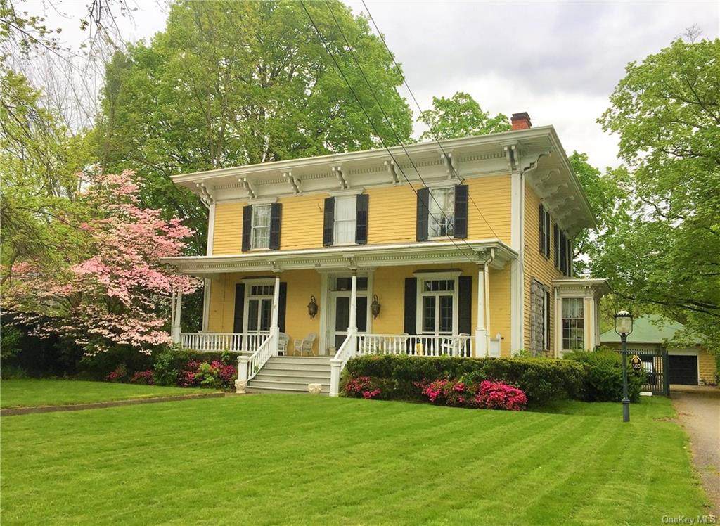 103 Albany Avenue - Photo 1