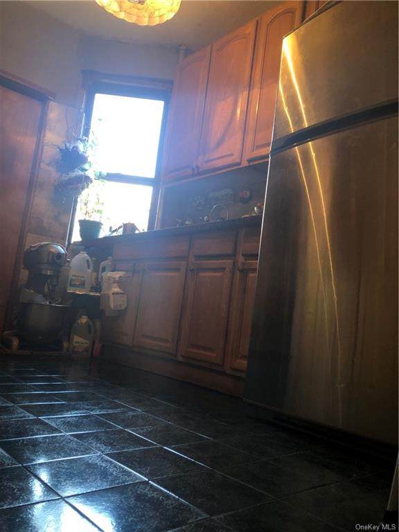 950 Hoe Avenue - Photo 1