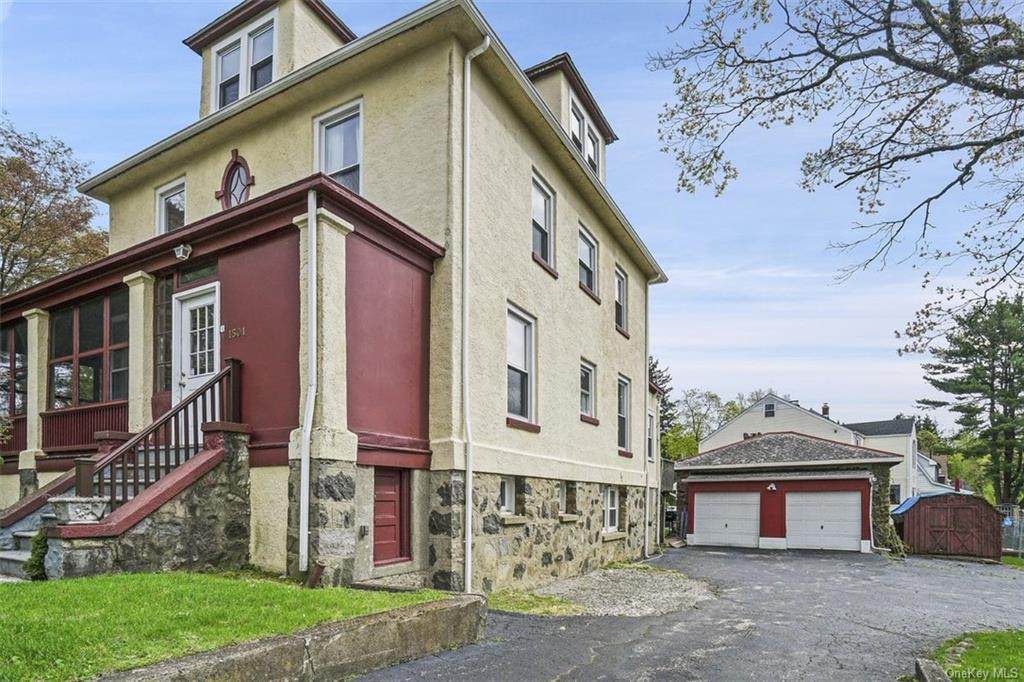 1501 Hudson Avenue - Photo 1