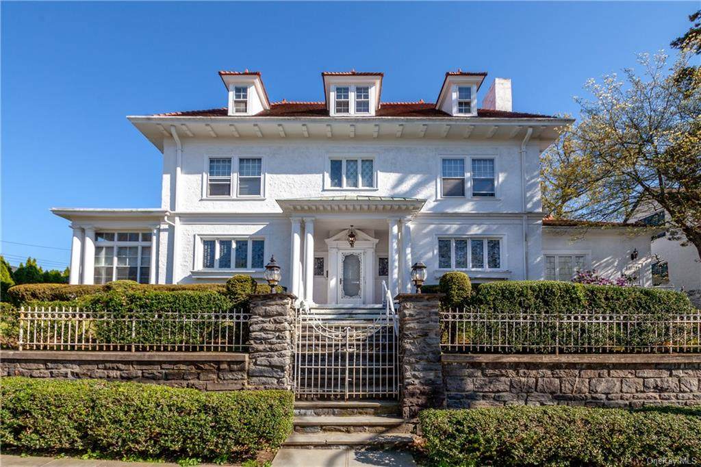 18 Dewitt Avenue - Photo 1