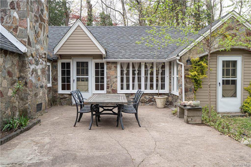 21A Laurel Road - Photo 1