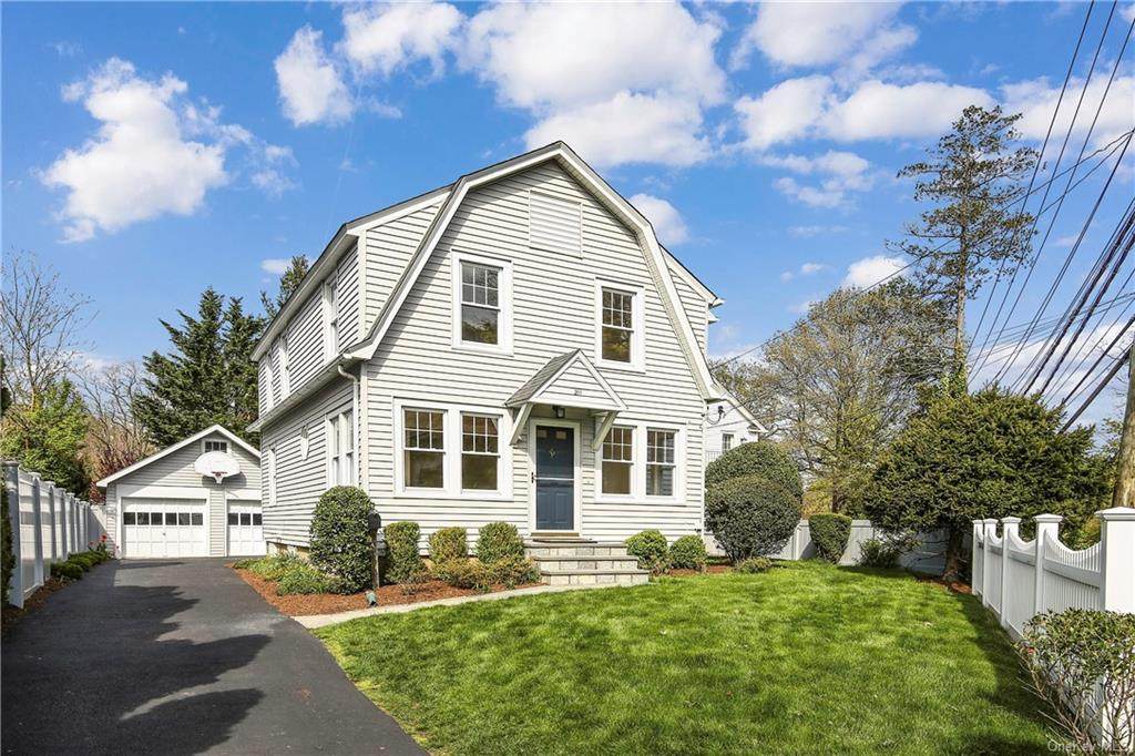211 Oakland Beach Avenue - Photo 1