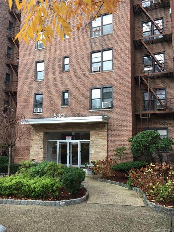 530 Riverdale Avenue - Photo 1