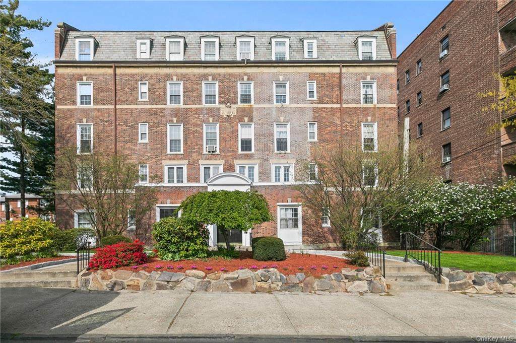 208 Centre Avenue - Photo 1
