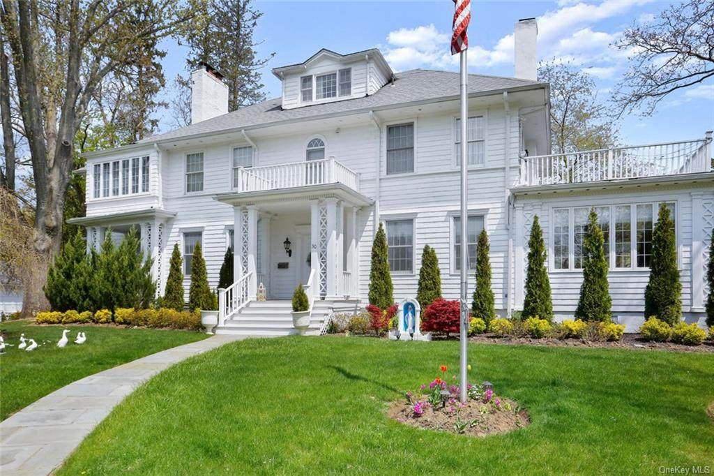30 Dupont Avenue - Photo 1