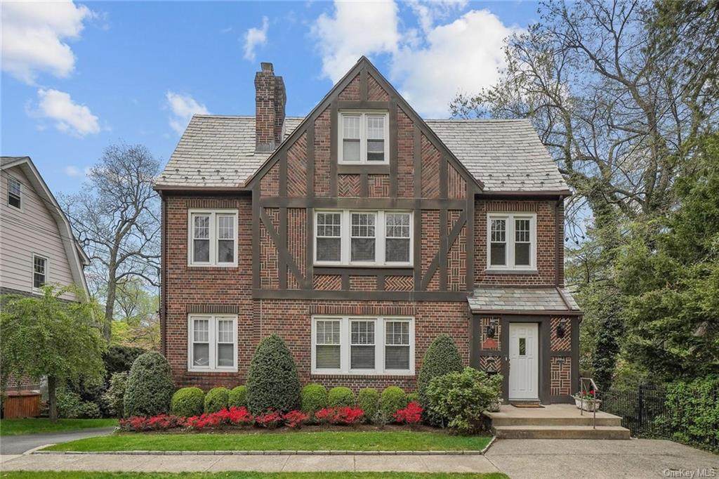 376 Hayward Avenue - Photo 1