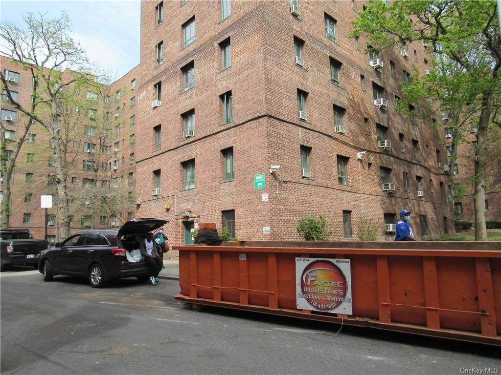 1450 Parkchester Road - Photo 1