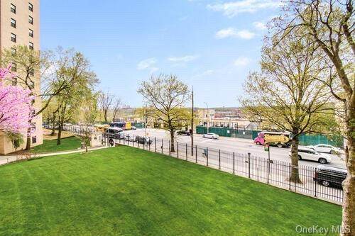 4 Fordham Hill Oval - Photo 1