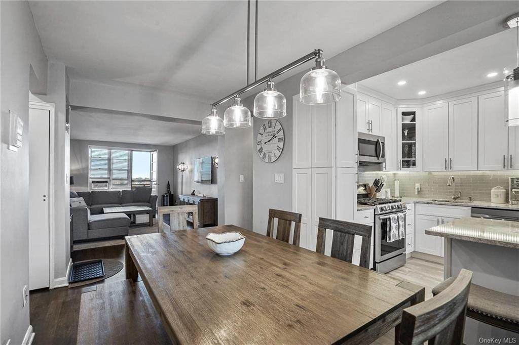 325 King Street - Photo 1