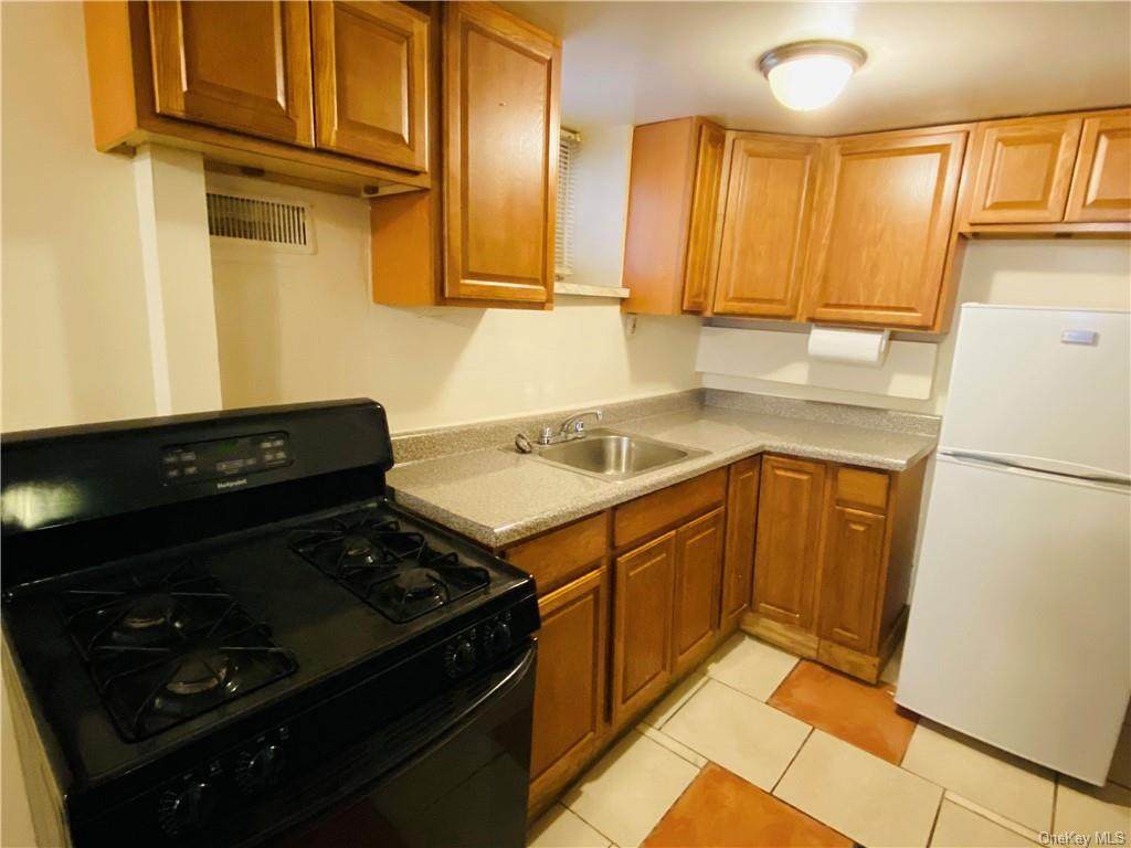 2713 Wallace Avenue - Photo 1