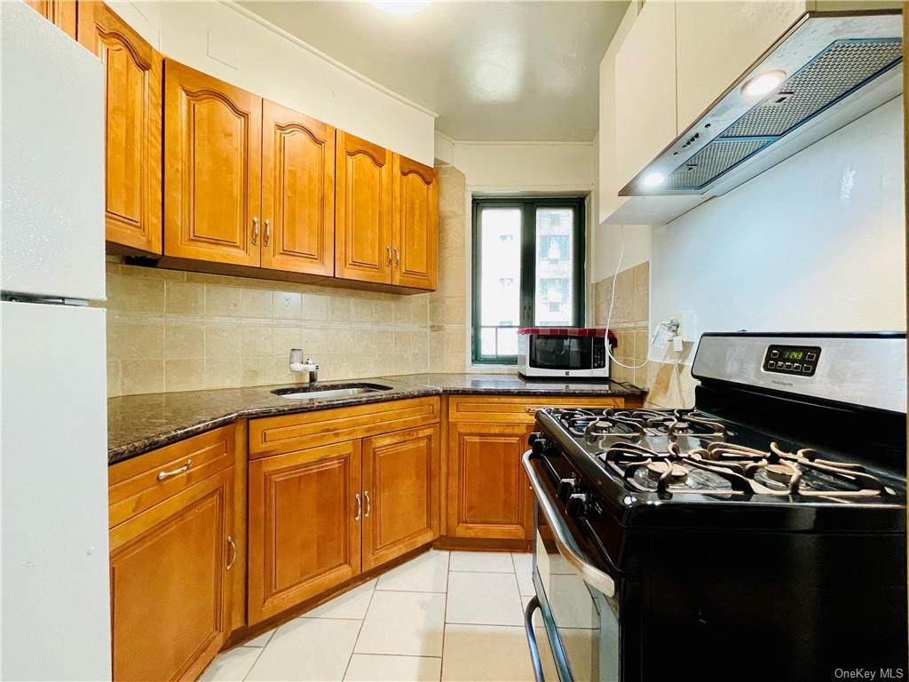 1519 Metropolitan Avenue - Photo 1
