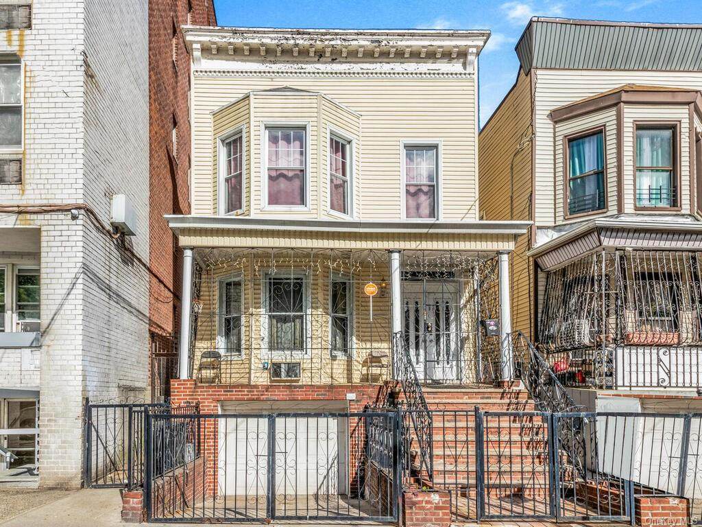 2727 Creston Avenue - Photo 1